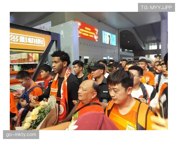 梅斯确定降级，球迷在主场打出感谢标语送别球队